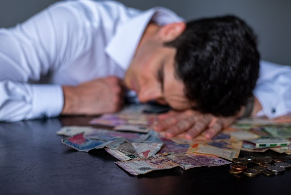 Dólar por las nubes: la moneda extranjera ya toca los 1.500 pesos