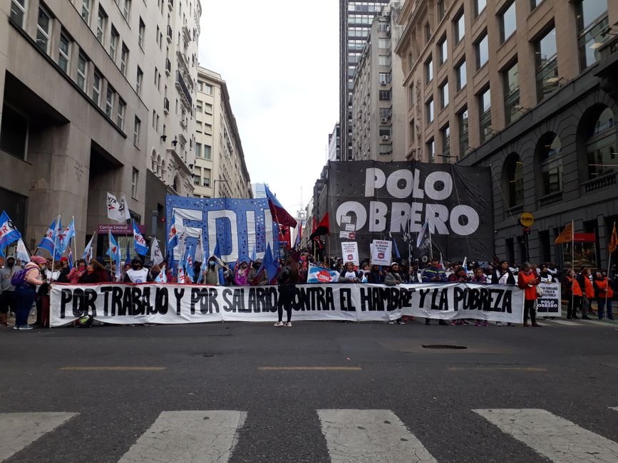 Milei repunta en las encuestas mientras el bolsillo del misionero sigue en terapia