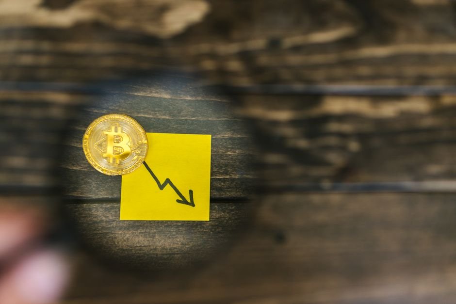 Adorni bajo la lupa: el salto millonario en bitcoins que hace ruido