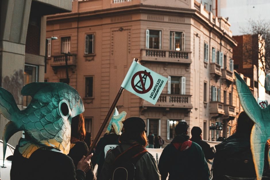 Homenaje naval en Buenos Aires: mientras tanto, el ajuste golpea la vida en Misiones